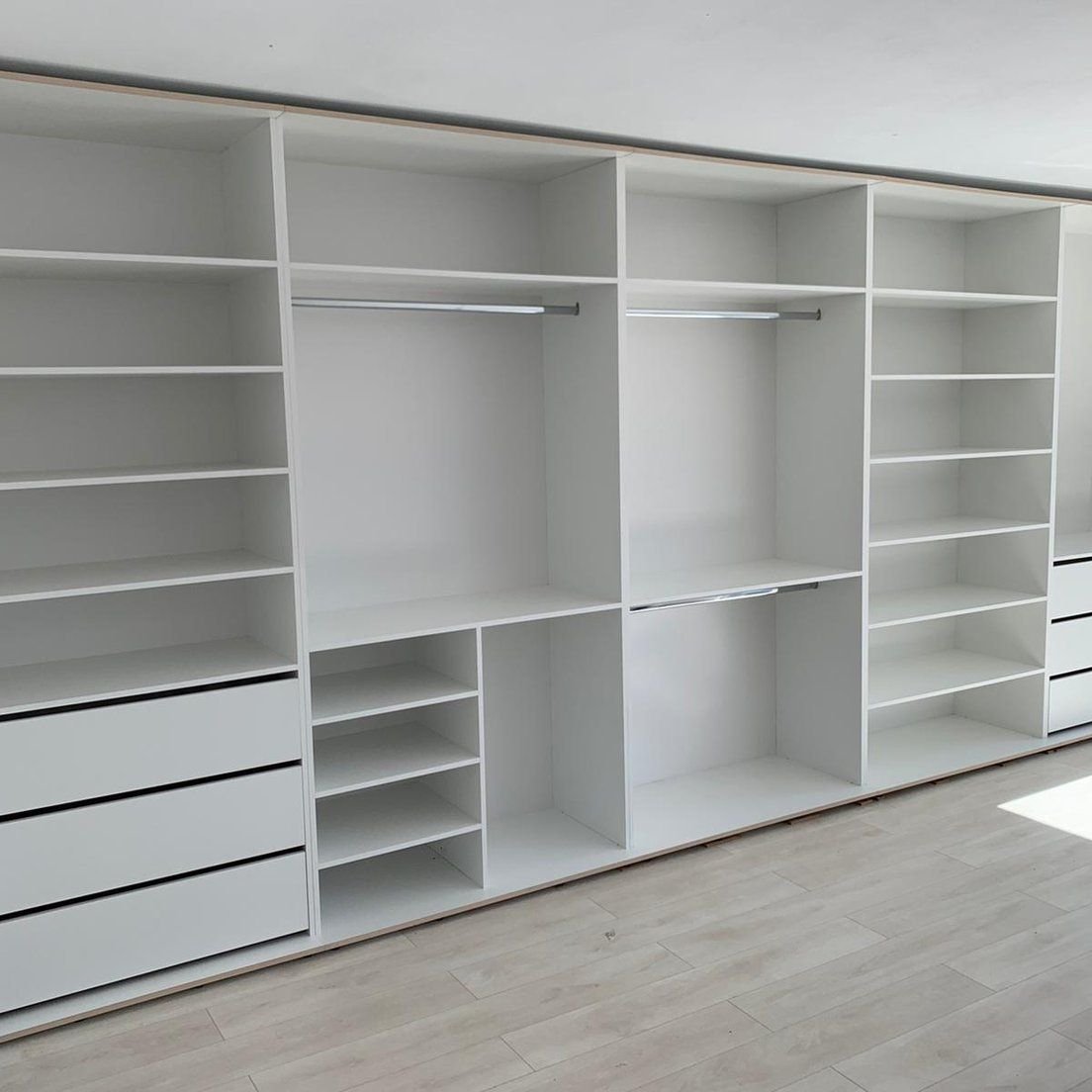 Walk-in closet installation services1