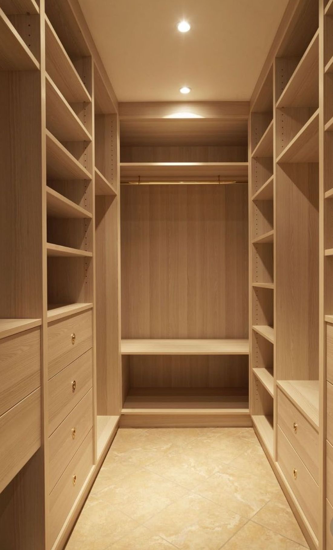Walk-in closet interior design1